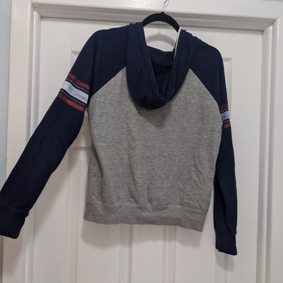 New England Patriots Large grey and Blue Hooded Sweatshirt - Picture 2 of 4